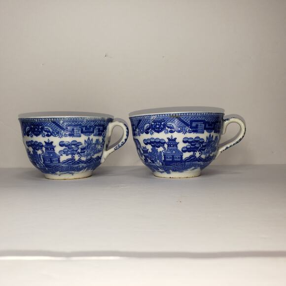 Vintage Set of 2 Blue Willow Porcelain Tea Cups Made in Japan - Picture 3 of 10